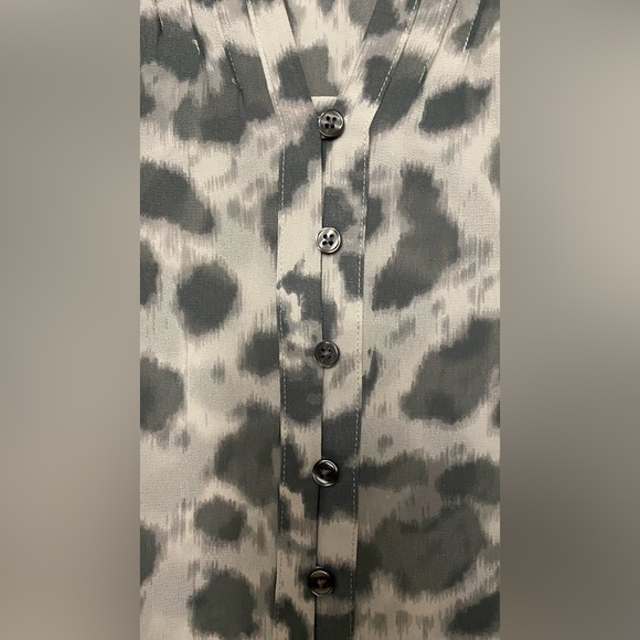 Banana Republic Animal Print Long Sleeve Sheer Button Down Blouse Size XS - Picture 4 of 8